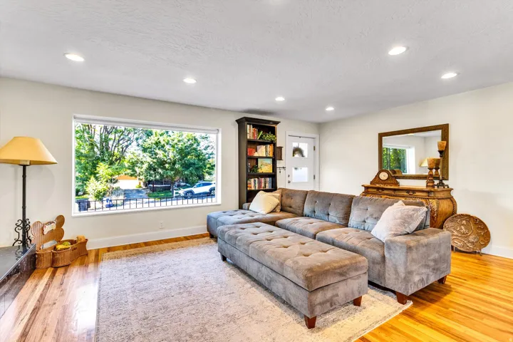 Living area with recessed ceiling lighting and wood-finish flooring