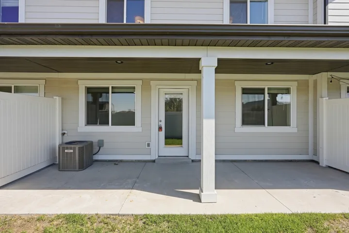 Covered patio with recessed lighting