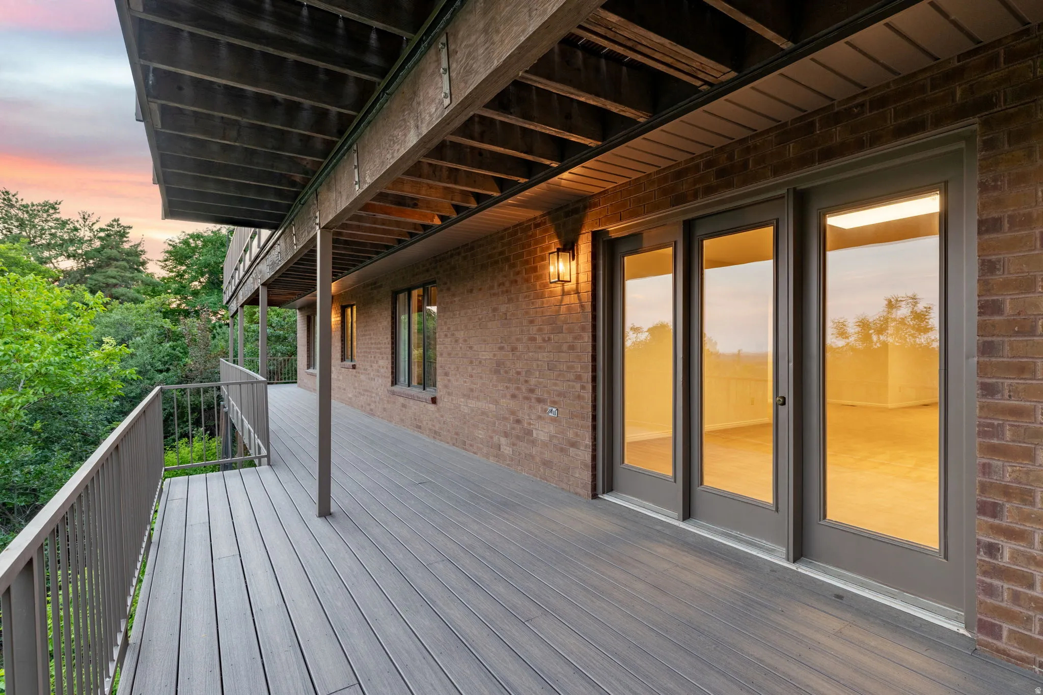 Lower level deck with walkout.