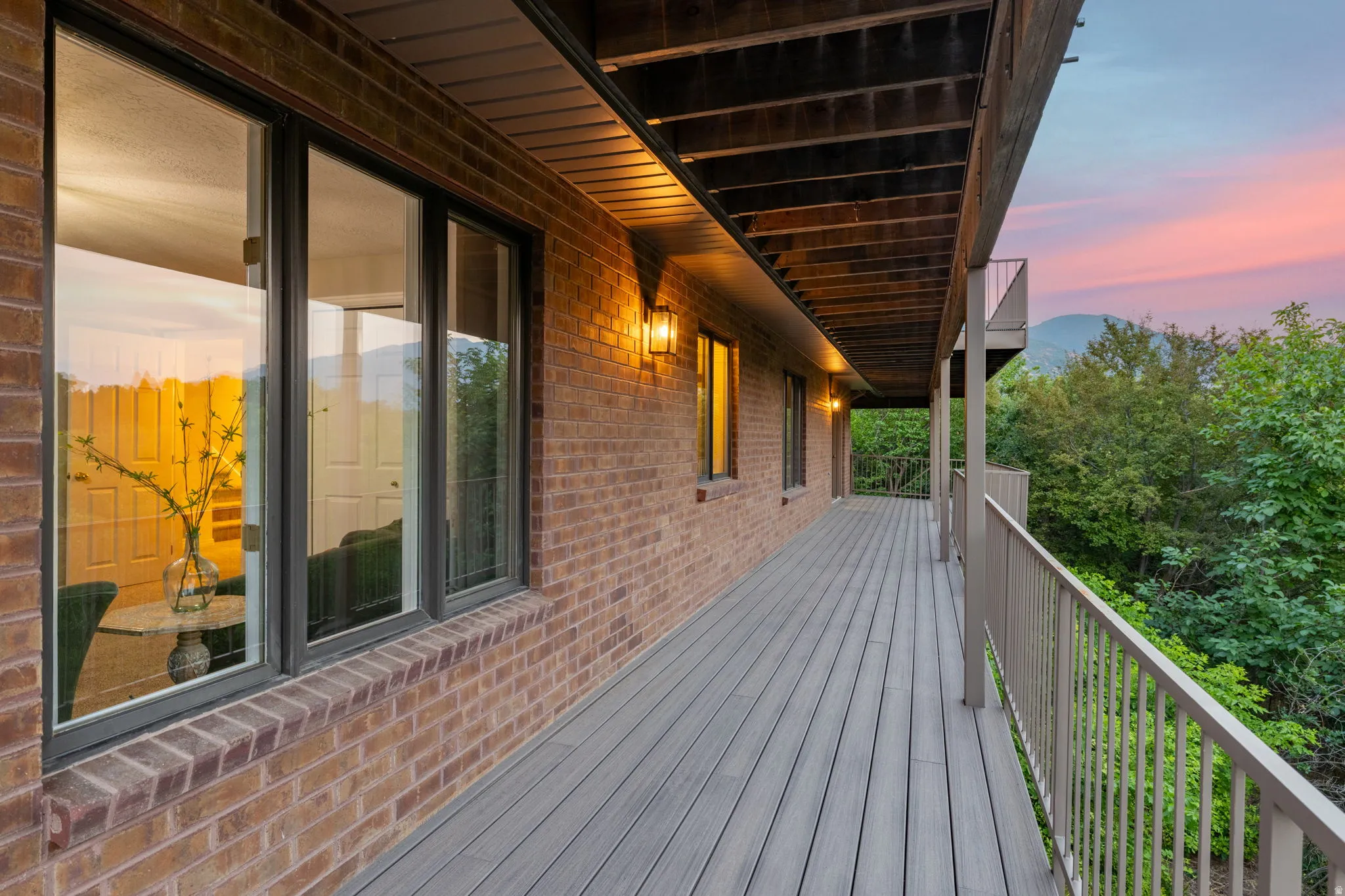 Lower level deck with walkout.