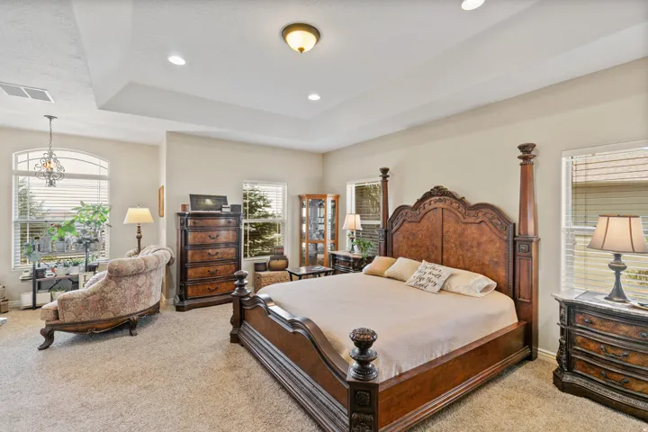 Tray ceiling with recessed lighting