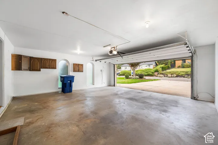 Spacious garage