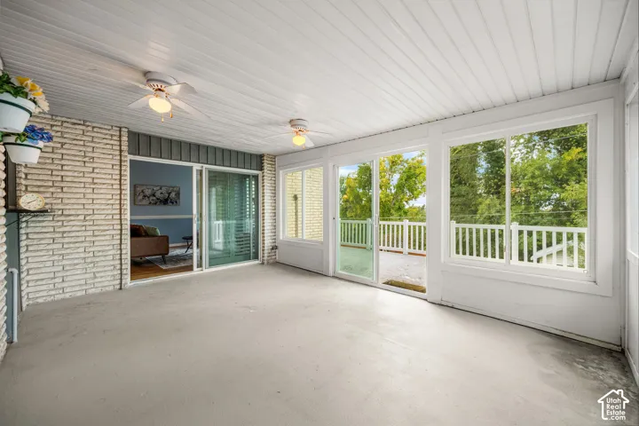 Indoor / Outdoor screened sunroom
