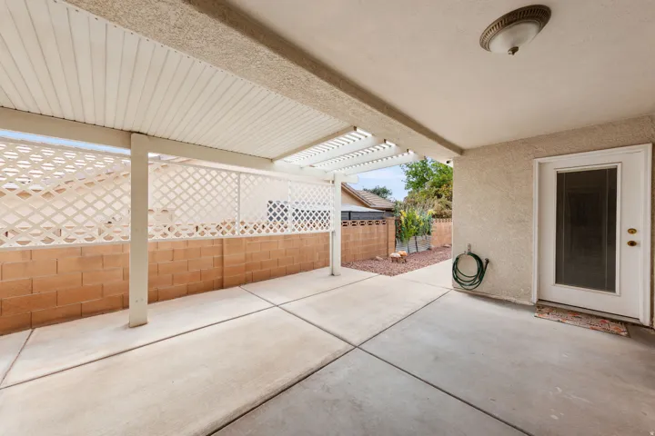 Covered patio with concrete flooring