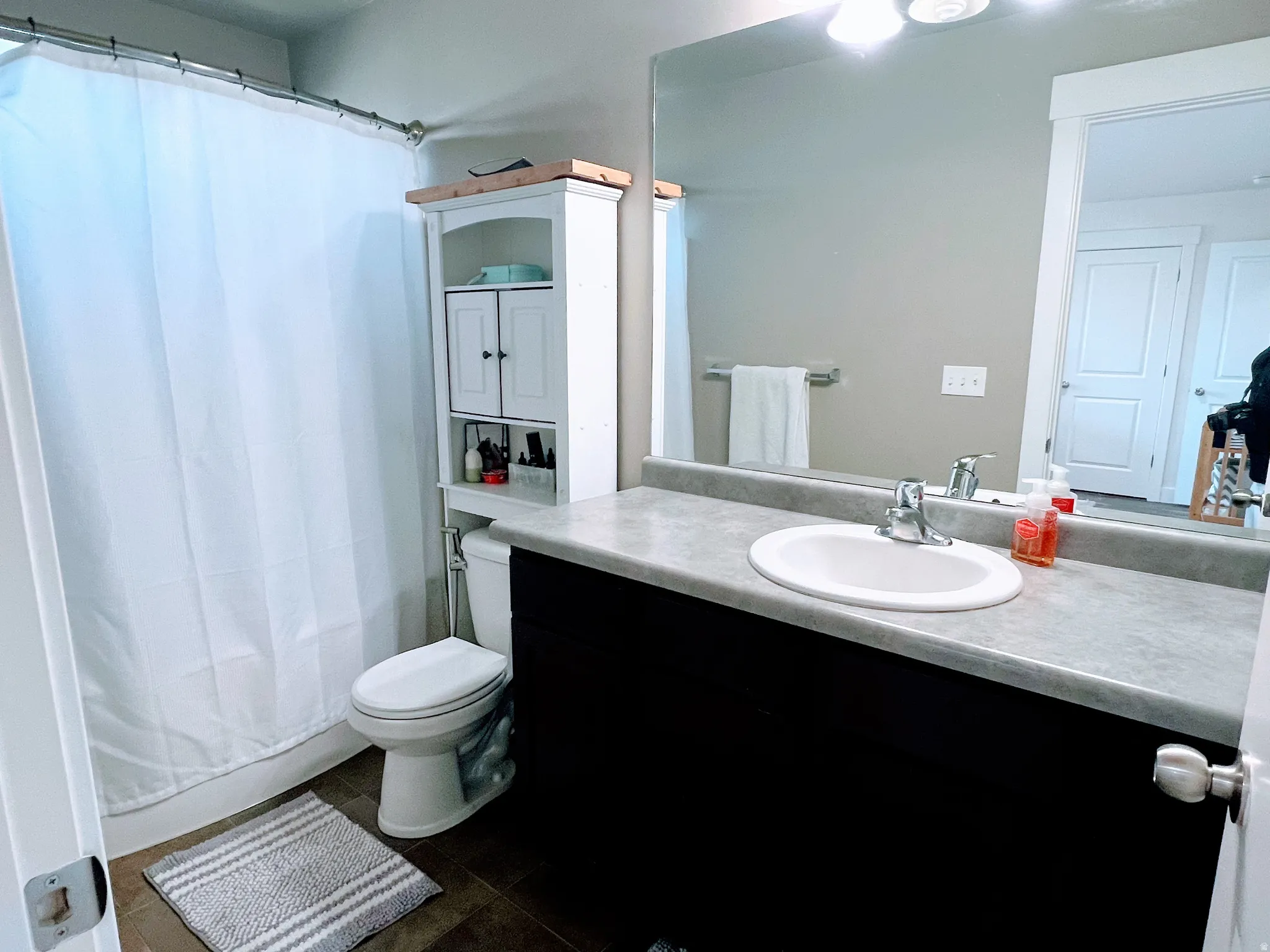 Built-in vanity with a single basin sink and expansive countertop