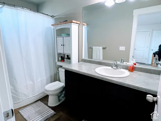 Built-in vanity with a single basin sink and expansive countertop