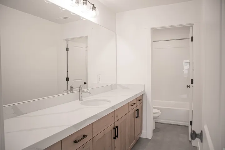 Upstairs full bathroom