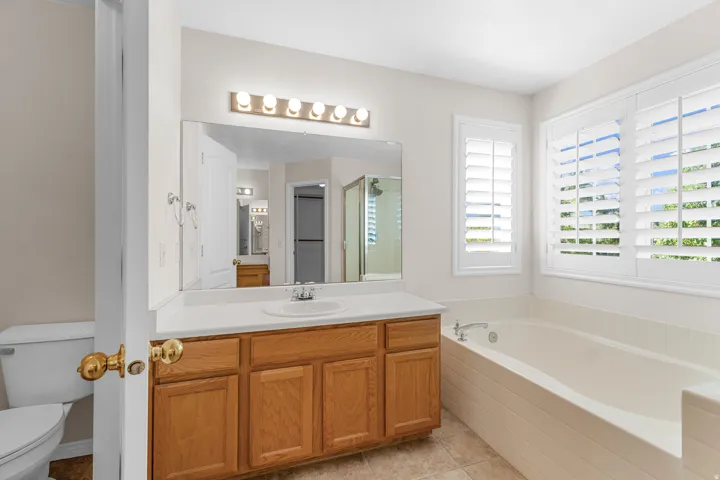 Built-in soaking tub with surrounding tile