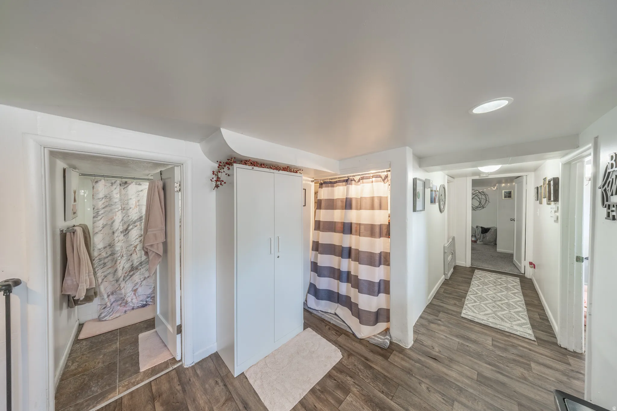 Hallway showing bathroom and bedrooms