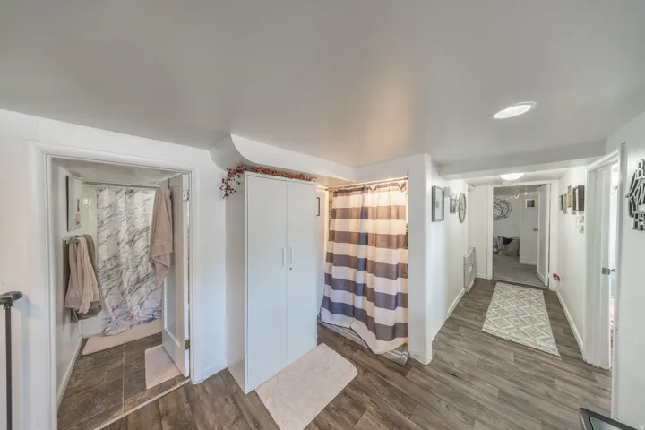 Hallway showing bathroom and bedrooms