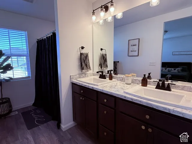 Double Vanity & Walk in Closet