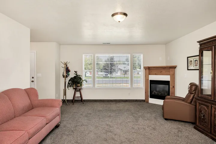 262 W 60 S, Hyde Park, Utah 84318
