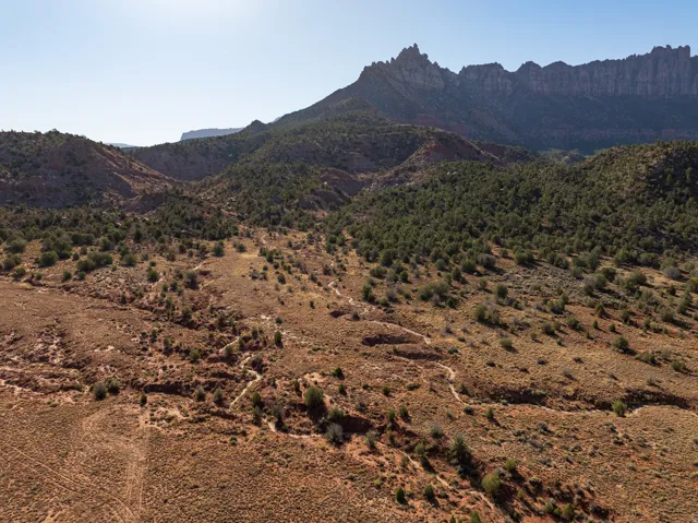 Sweeping views across the Zion gateway corridor