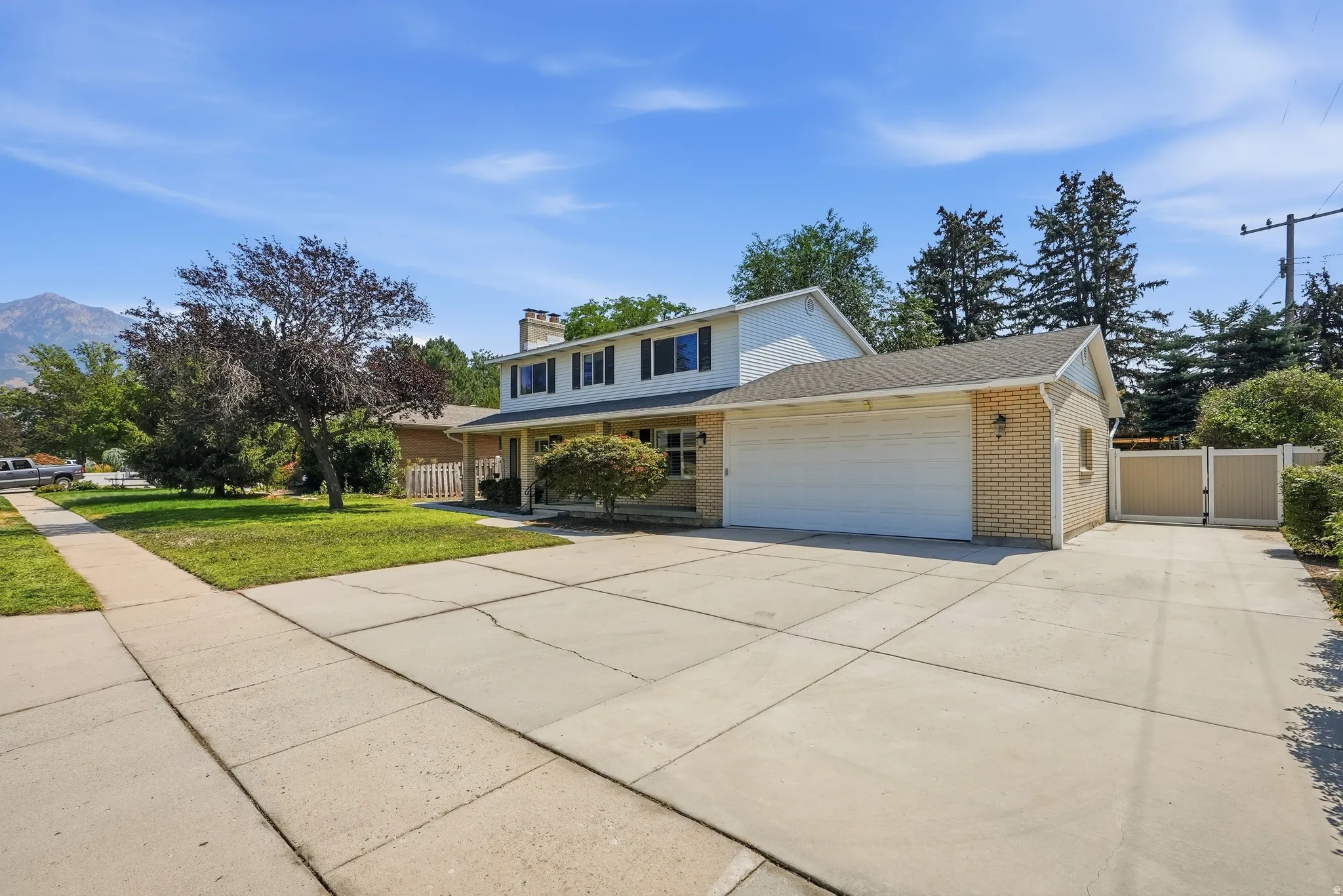 Huge driveway and RV Parking