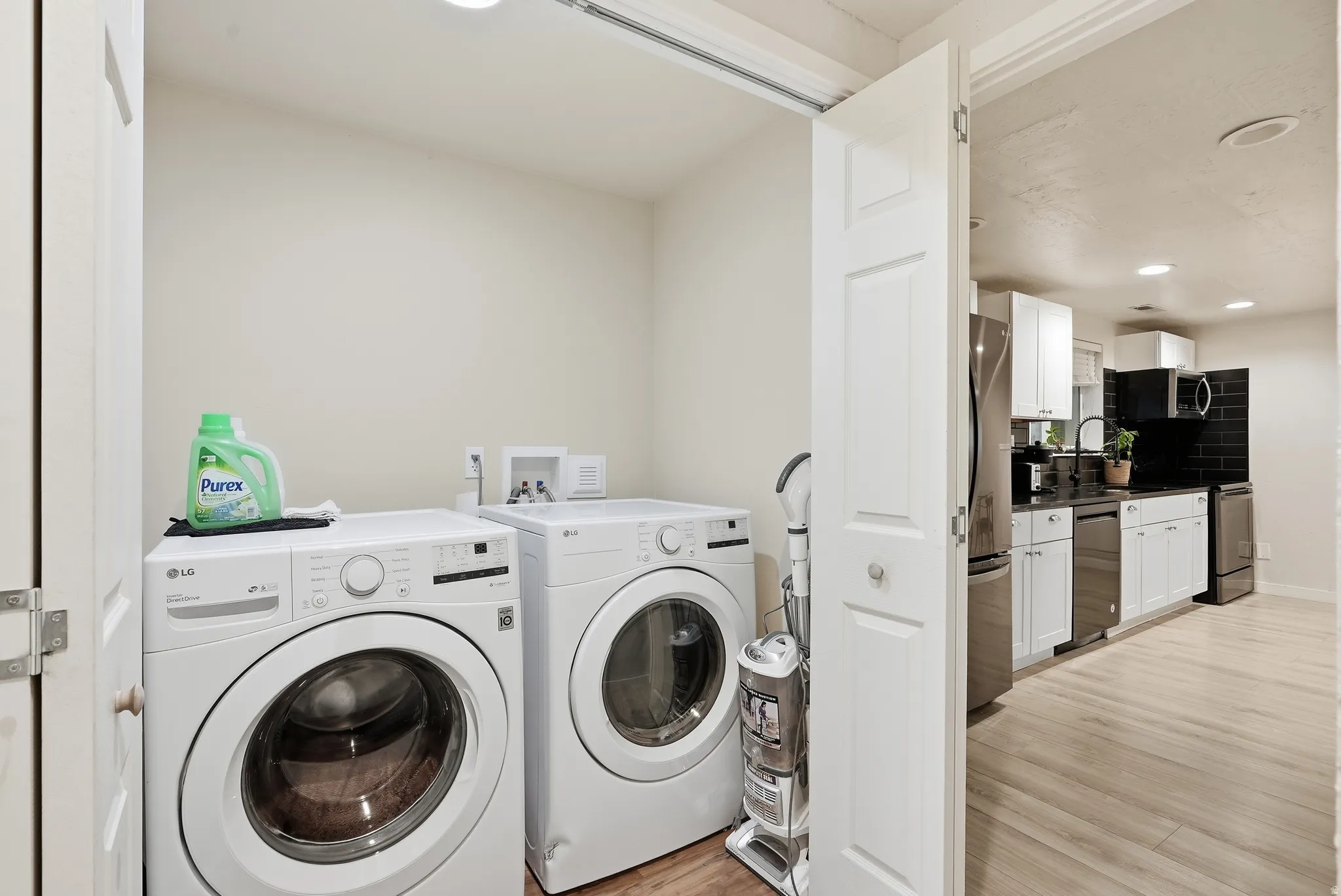 ADU with its own kitchen, laundry and a separate entrance