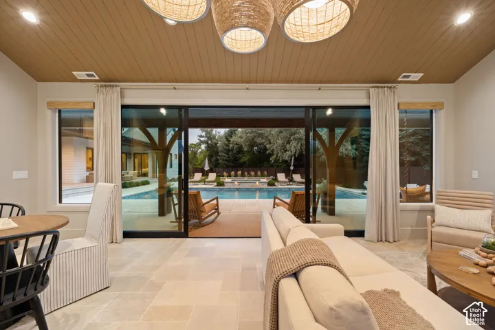Most Chic Pool House in Highland