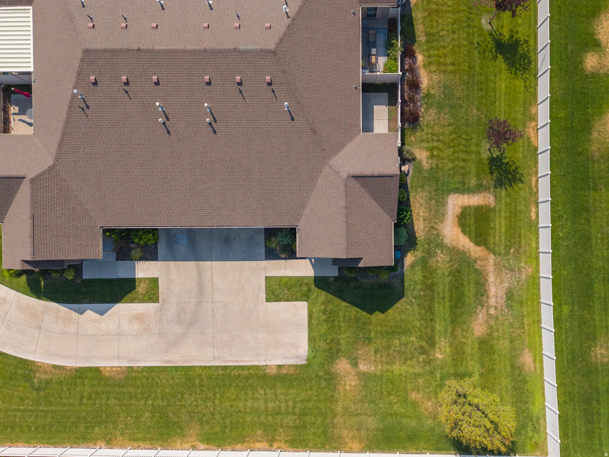 Pitched roof with asphalt shingles