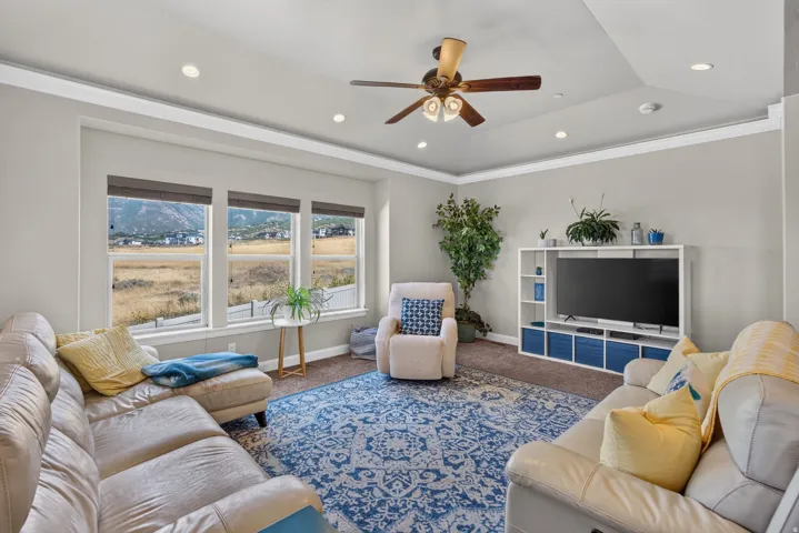 Tray ceiling with recessed lighting and crown molding