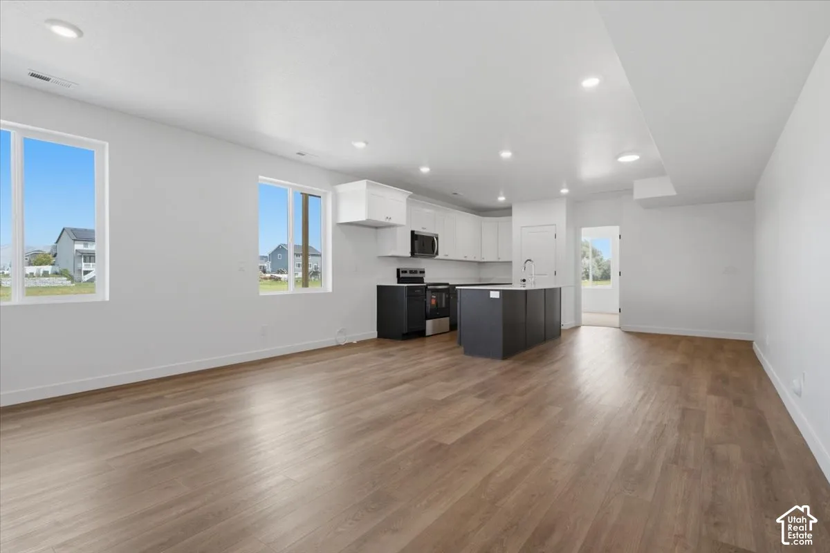 This ADU is a Tenant's Dream!  Open, and Great Natural Light!