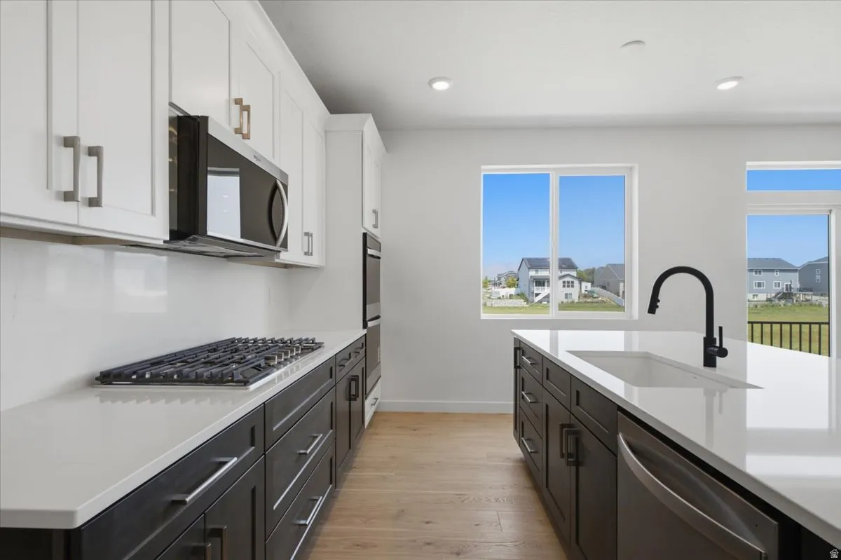 Double Ovens with a 5 burner Cooktop