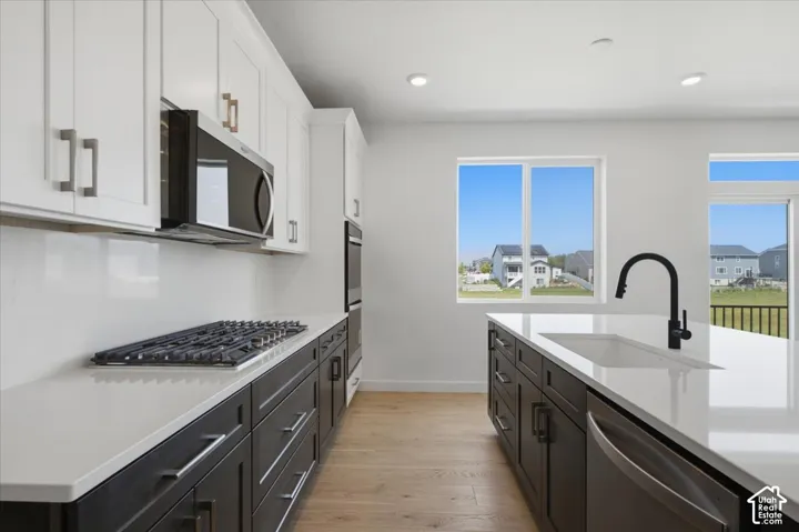 Double Ovens w/ a 5 burner Cooktop!