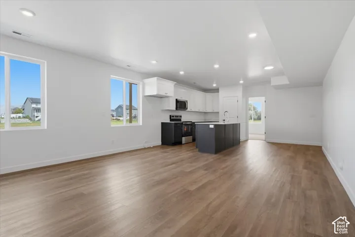 This ADU is a Tenant's Dream!  Open, and Great Natural Light!