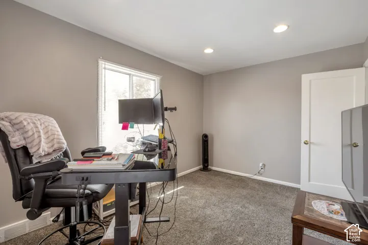 Seller is using this bedroom as an office. She has Fiber Optics (Utopia)