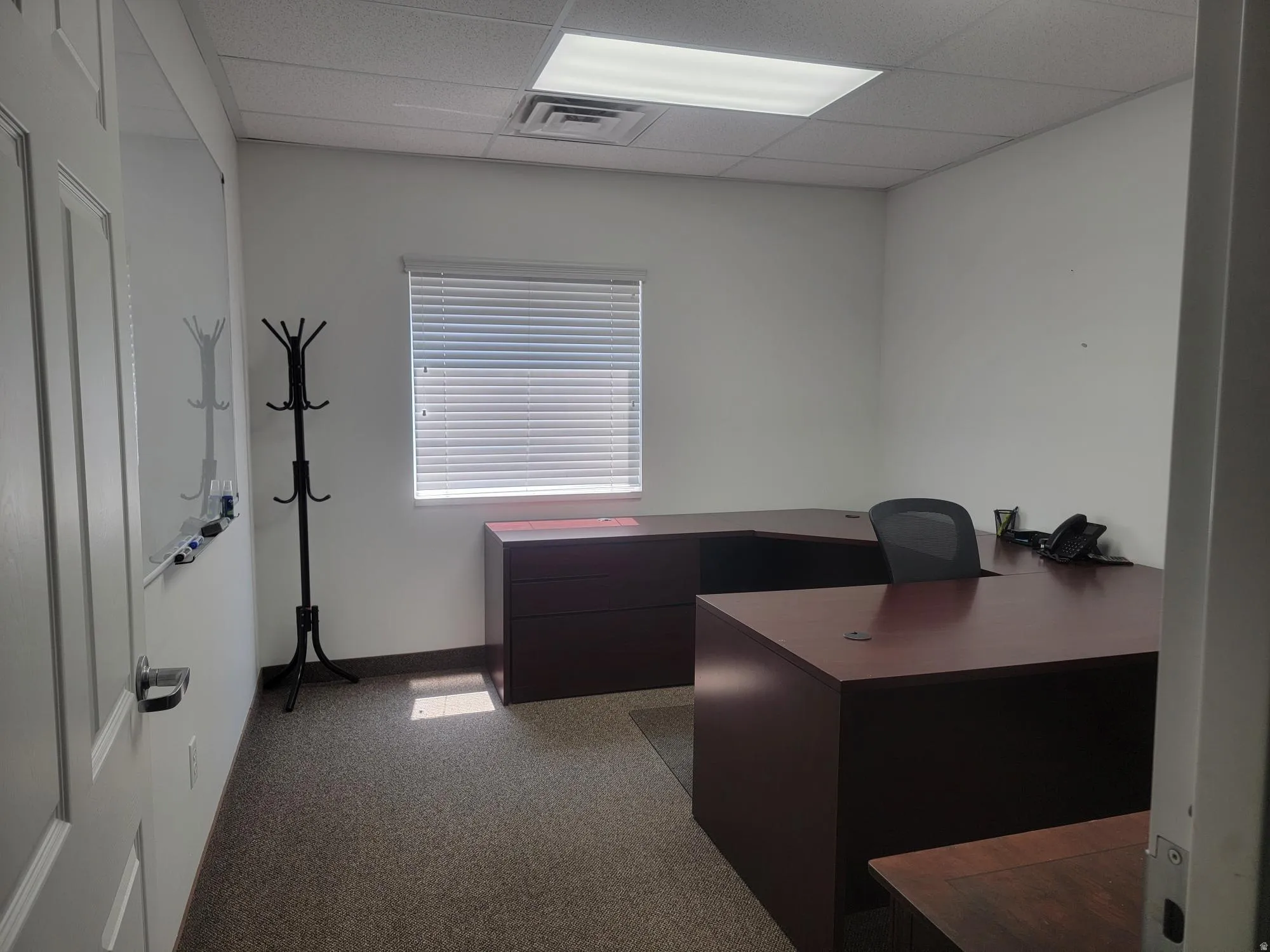 Recessed lighting, window with horizontal blinds, carpet flooring, and white walls