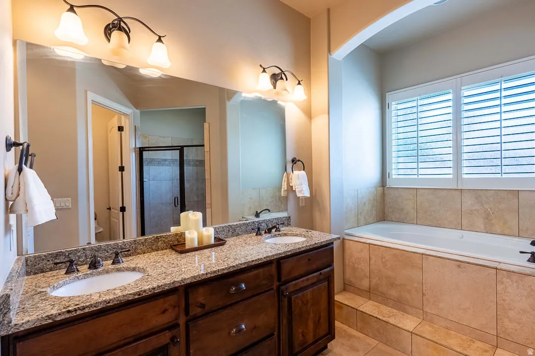 Dual vanity with undermount sinks and granite countertop