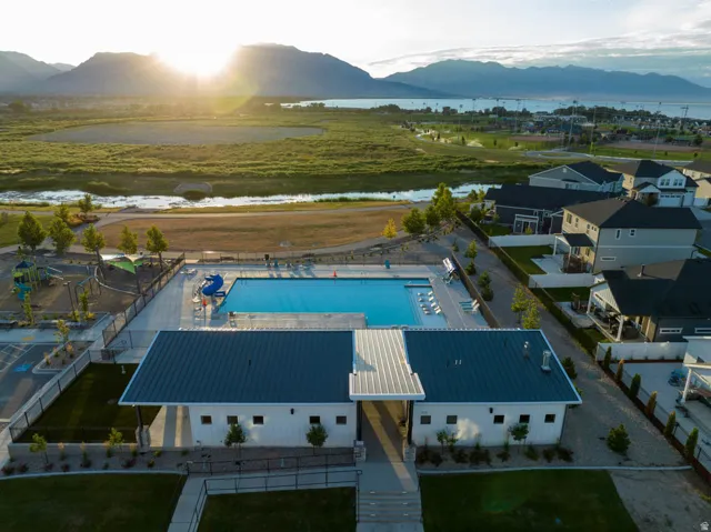 Outdoor swimming pool with integrated spa and lounge area