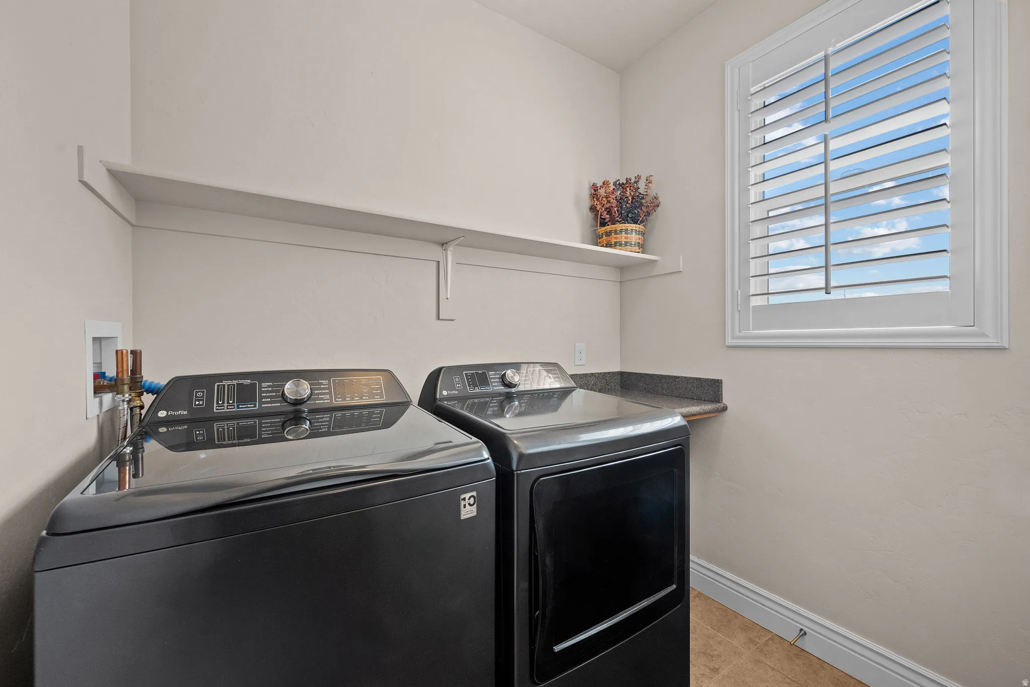 MAIN FLOOR LAUNDRY! BONUS THE WASHER/DRYER STAY!