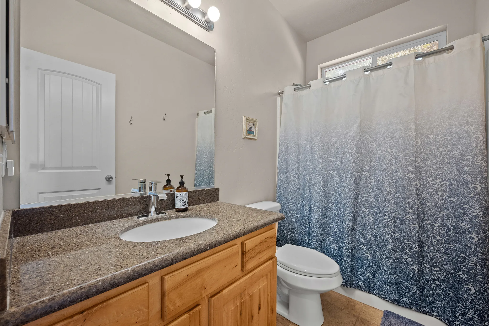 MAIN FLOOR BATHROOM!