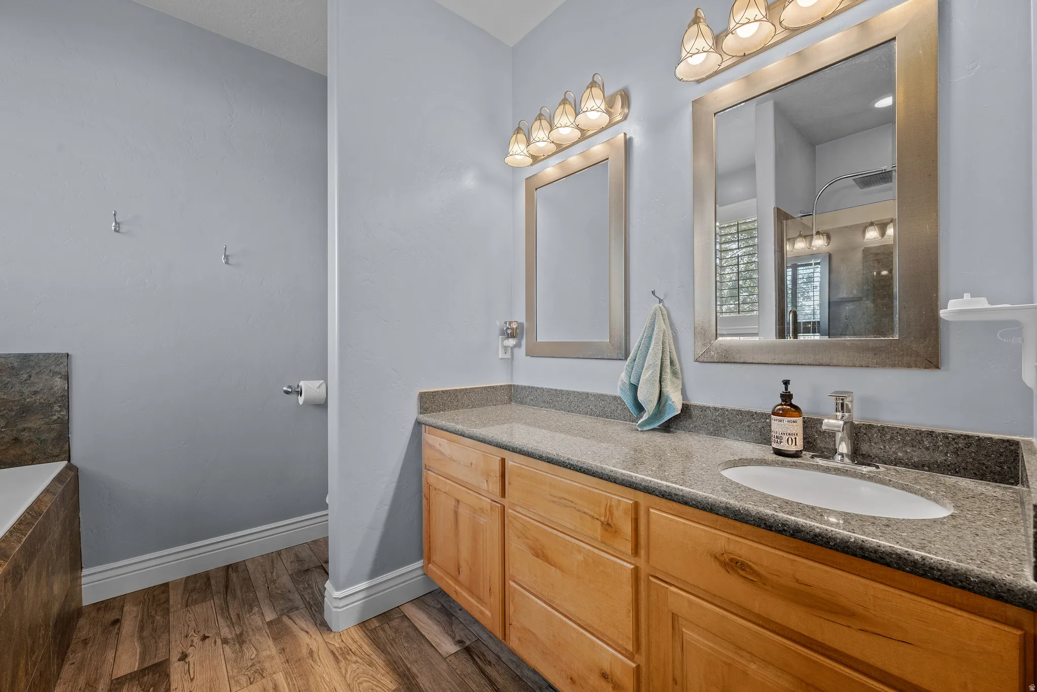 MASTER BATHROOM!