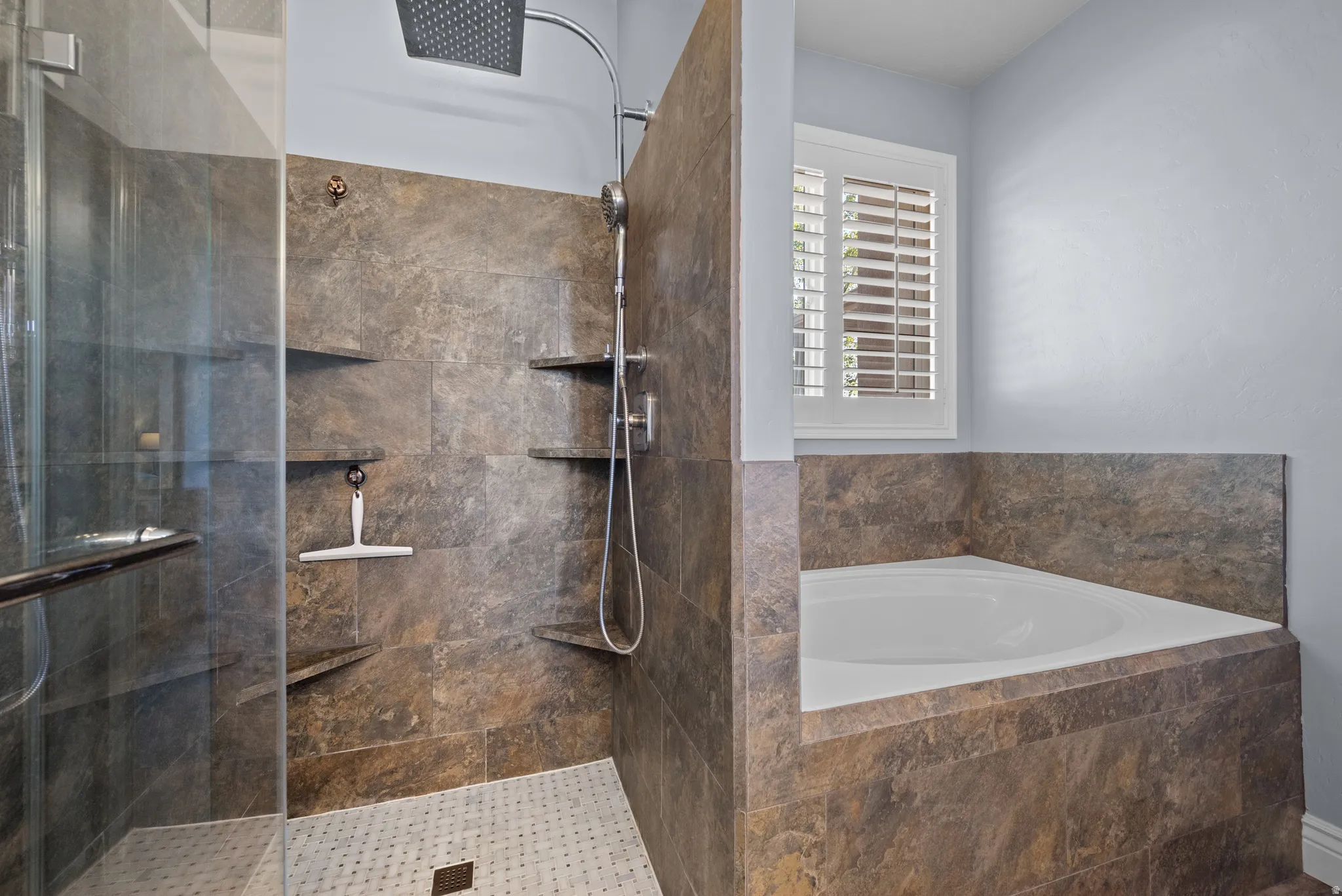 MASTER BATHROOM HAS A BRAND NEW SHOWER WITH TILE!