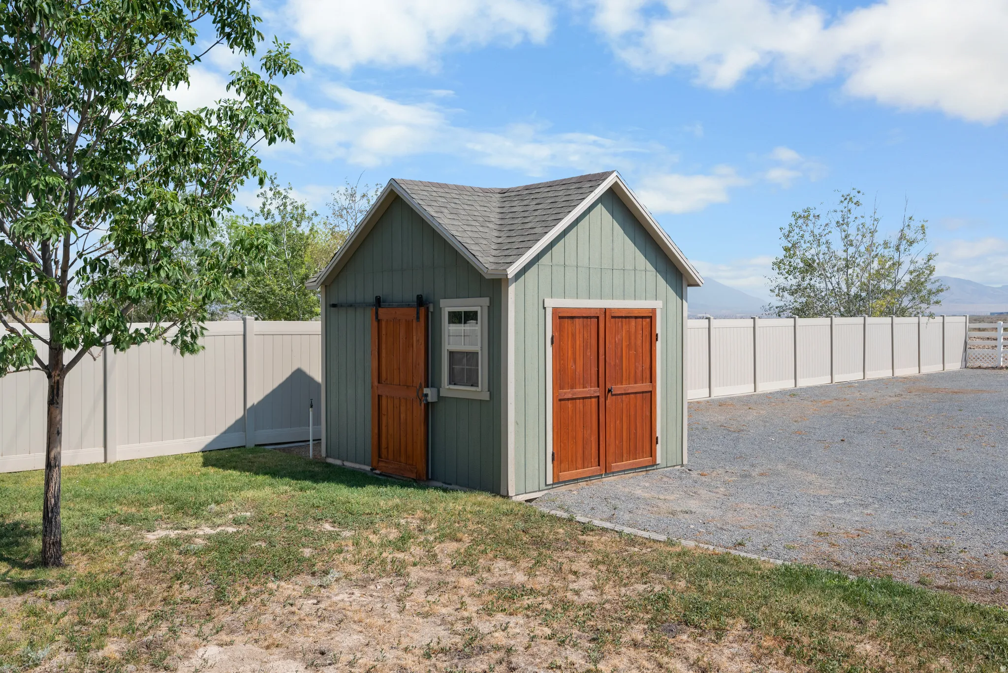 SUPER CUTE SHED!