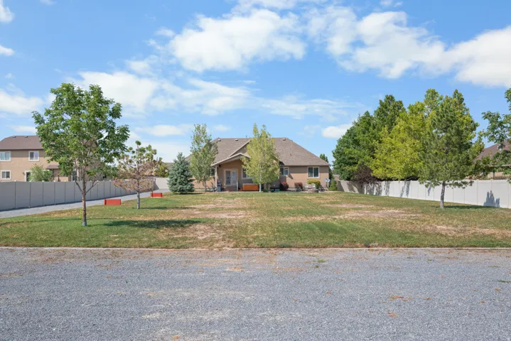 LARGE BACKYARD!