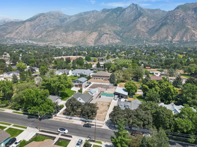 Mountain backdrop with expansive community landscaping