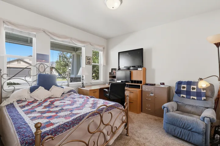 Bedroom/Office