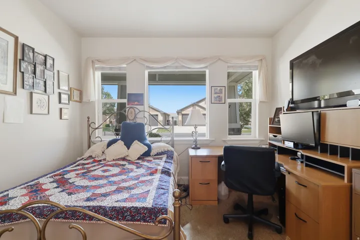 Bedroom/Office