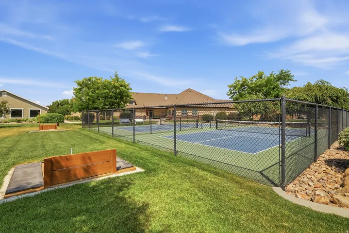 Pickleball and Horseshoe