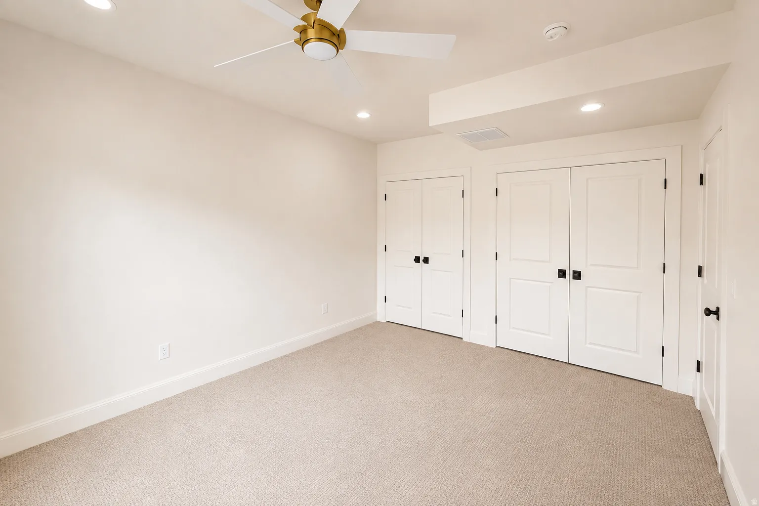 Rentable bedroom 5 with two double closets.