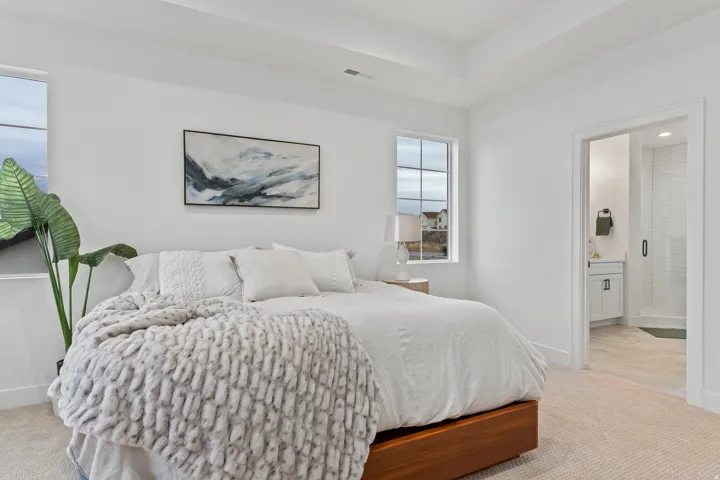 Tray ceiling with recessed lighting