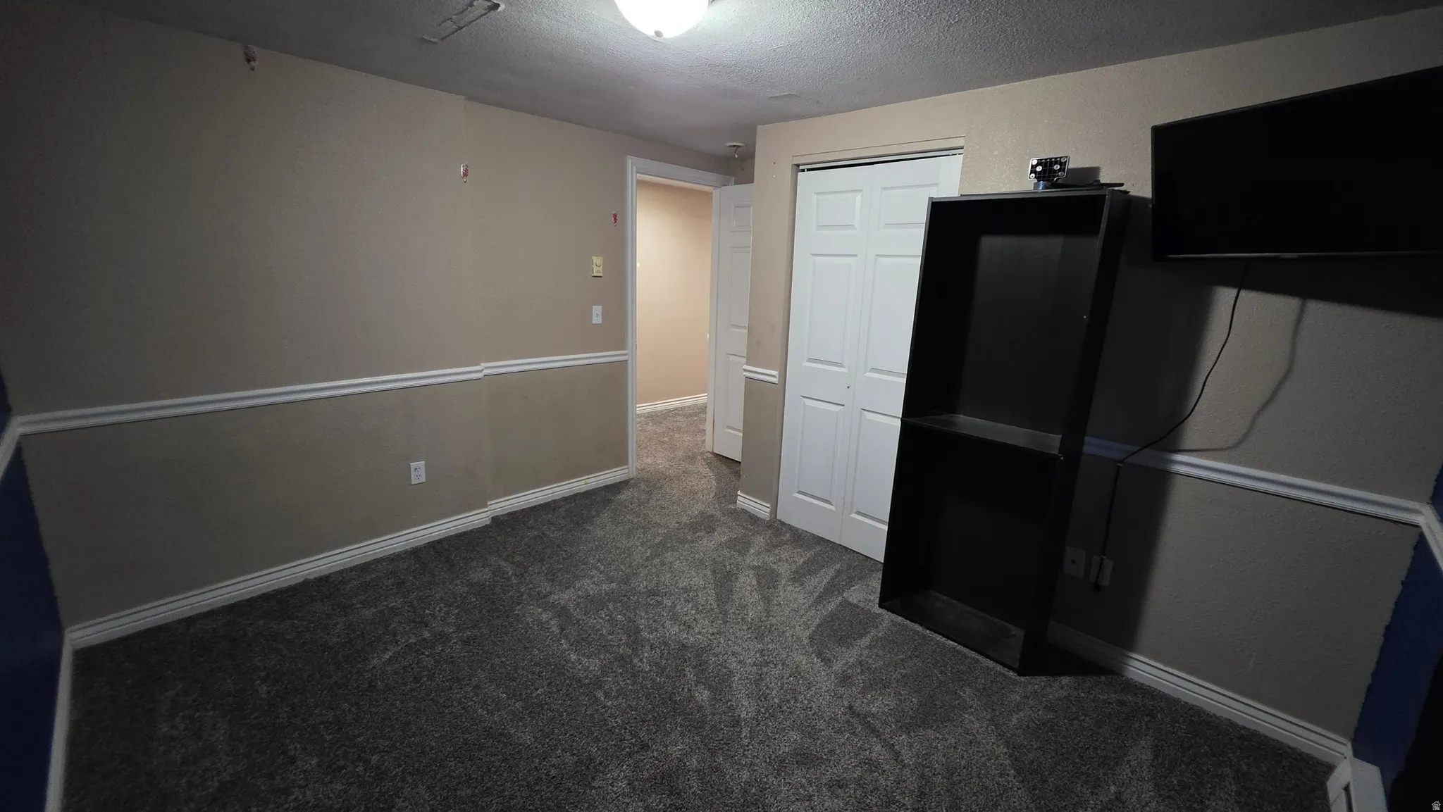 Wall-to-wall carpeting and neutral wall tones