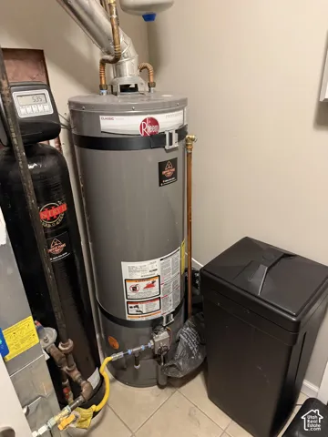 Water heater with copper piping and an expansion tank