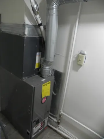 HVAC system with metal ductwork