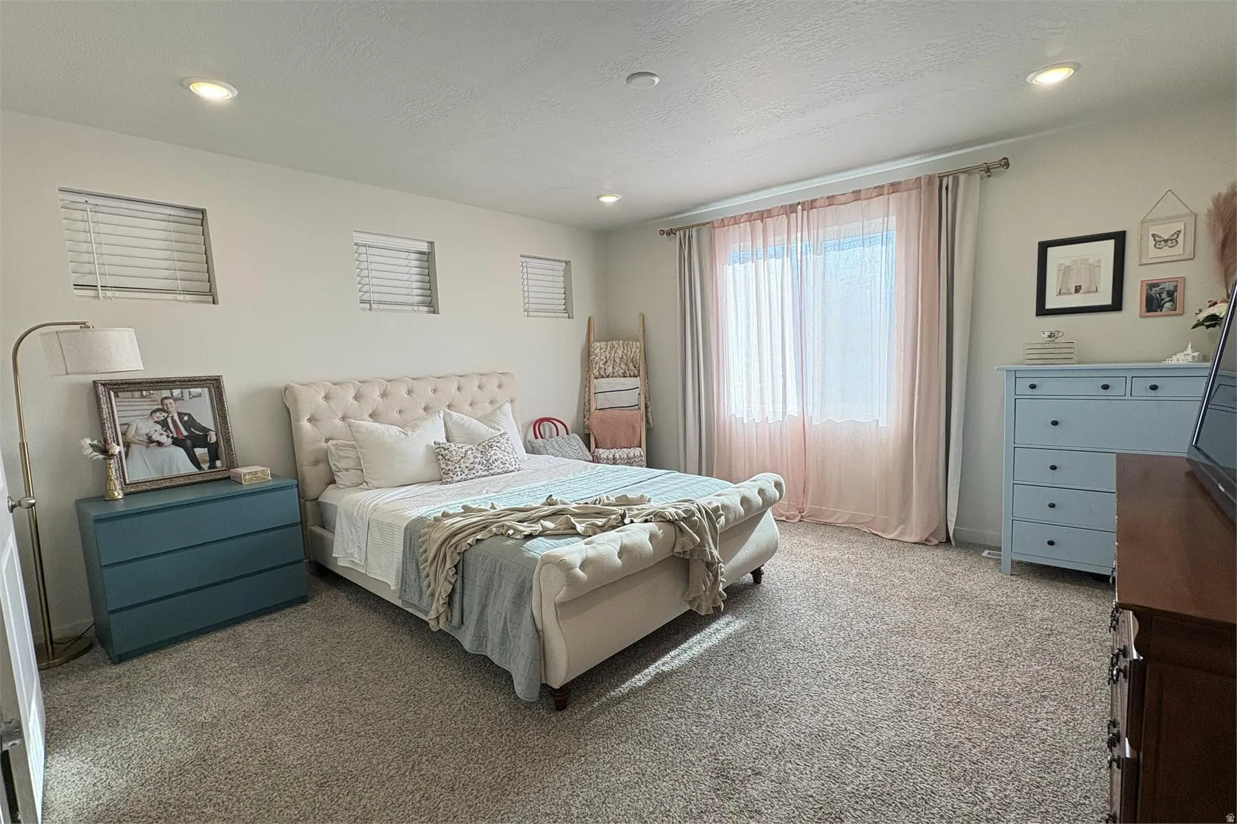 Wall-to-wall carpeting and neutral wall tones