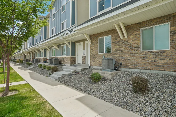 Row of townhomes featuring a brick and siding facade
