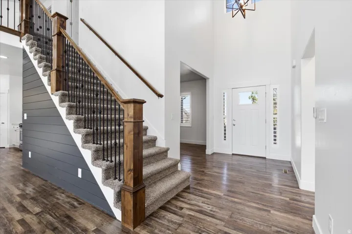Two-story foyer with a vaulted ceiling and a decorative chandelier