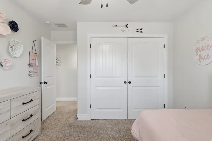 Light-toned carpet flooring