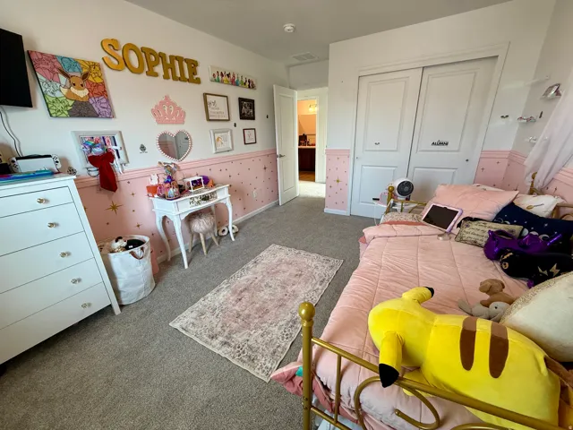 Wall-to-wall carpeting throughout the room